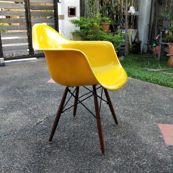 Bistro modern eames plastic seat - Image 2