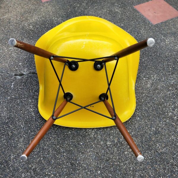 Bistro modern eames plastic seat - Image 3