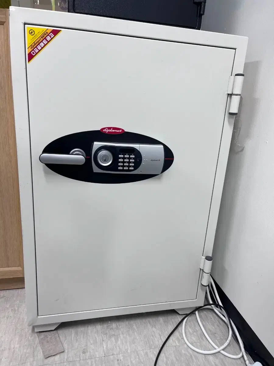 fireproof safe, fire resistant safe, waterproof fire safe, home fire safe, office fire safe, security safe, digital safe, electronic safe, key lock safe, combination lock safe, biometric safe, fingerprint safe, steel safe, heavy duty safe, high security safe, portable fire safe, small fire safe, large fire safe, compact fire safe, wall safe, floor safe, cabinet safe, document safe, gun safe, jewelry safe, cash safe, valuables safe, confidential safe, private safe, personal safe, household safe, commercial safe, business safe, fireproof document safe, fireproof cash safe, fireproof jewelry safe, fireproof gun safe, waterproof and fireproof safe, dual protection safe, high capacity fire safe, low capacity fire safe, digital lock fire safe, electronic keypad safe, smart safe, WiFi enabled safe, app controlled safe, quick access safe, secure storage safe, tamper proof safe, anti theft safe, anti burglary safe, heavy security safe, reinforced safe, safe with fire rating, 30 minute fire safe, 1 hour fire safe, 2 hour fire safe, fire resistant box, document protection safe, valuables protection safe, secure storage box, portable security safe, safe with handle, safe with wheels, floor mountable safe, wall mountable safe, hidden safe, concealment safe, office security safe, home security safe, luxury safe, premium fire safe, budget fire safe, affordable safe, high quality fire safe, best fire safe, top rated fire safe, trending fire safe, popular fire safe, customer favorite fire safe, must have fire safe, essential fire safe, professional safe, executive safe, corporate safe, desktop safe, cabinet safe, storage safe, multi purpose safe, heavy duty fire safe, compact home safe, small office safe, large office safe, high capacity safe, ultra secure safe, biometric fingerprint safe, digital keypad safe, combination dial safe, secure key lock safe, waterproof fireproof safe, anti fire safe, anti water safe, emergency safe, safe for documents, safe for valuables, safe for cash, safe for jewelry, safe for guns, safe for electronics, safe for passports, safe for certificates, safe for legal documents, safe for business papers, safe for family documents, safe for wedding rings, safe for heirlooms, safe for collectibles, safe for bonds, safe for money, safe for important files, safe for credit cards, safe for passports and IDs, fireproof storage box, portable security box, emergency cash safe, fireproof file cabinet, fireproof box for home, office safe storage, anti fire box, waterproof and fireproof box, secure home safe, secure office safe, anti theft home safe, tamper proof home safe, safe with reinforced steel, safe with strong lock, safe with advanced security, high strength safe, fireproof and waterproof safe, safe with key backup, safe with dual lock, safe with master key, hidden wall safe, hidden floor safe, safe for hotel rooms, safe for apartments, safe for villas, safe for offices, safe for commercial spaces, safe for banks, safe for retail, safe for schools, safe for hospitals, safe for clinics, safe for institutions, safe for libraries, fireproof gun storage, gun cabinet fireproof, safe for firearms, firearm security safe, heavy duty gun safe, compact gun safe, biometric gun safe, electronic gun safe, digital gun safe, fire resistant gun safe, water resistant gun safe, safe for cash storage, secure cash box, business cash safe, small cash safe, large cash safe, safe for jewelry storage, jewelry box safe, secure jewelry cabinet, high security jewelry safe, compact jewelry safe, personal jewelry safe, safe for watches, rings, necklaces, bracelets, precious metals safe, gold safe, silver safe, collectible coins safe, antique coins safe, luxury fireproof safe, premium home safe, professional office safe, executive document safe, fireproof document box, safe for papers, safe for contracts, safe for insurance documents, safe for deeds, safe for property papers, safe for stock certificates, safe for legal contracts, safe for confidential records, safe for sensitive files, safe for digital media, safe for USB drives, safe for external hard drives, fireproof media safe, waterproof media safe, digital storage safe, office organization safe, workplace security safe, cabinet style safe, floor standing safe, under desk safe, wall mounted safe, hidden storage safe, furniture safe, anti burglary safe, safe with alarm, safe with alert system, smart security safe, app monitored safe, remote access safe, keyless entry safe, combination safe, multi lock safe, dual security safe, tamper resistant safe, theft proof safe, reinforced steel safe, anti drill safe, anti pry safe, fireproof locker, waterproof locker safe, home security box, office storage safe, compact storage safe, emergency preparedness safe, disaster safe, safety box, secure storage solution, emergency document safe, portable fire safe, lightweight safe, heavy duty fire box, compact firebox, large firebox safe, small file safe, medium fire safe, high capacity document safe, top security safe, advanced locking safe, electronic locking safe, biometric fingerprint lock safe, combination dial locking safe, key access safe, safe for valuables, safe for electronics, laptop safe, tablet safe, hard drive safe, memory safe, safe with interior shelves, safe with interior compartments, safe with removable shelves, safe with adjustable compartments, safe with fireproof lining, safe with insulated walls, heat resistant safe, safe for sensitive items, safe with reinforced door, safe with secure hinges, safe with reinforced corners, cabinet style fire safe, modern fire safe, minimalist fire safe, contemporary fire safe, sleek fire safe, stylish safe, designer fire safe, luxury home safe, premium office safe, elite fireproof safe, trusted brand safe, verified quality safe, certified fireproof safe, tested safe, safety approved safe, ISO certified safe, UL rated fire safe, ETL certified safe, CE certified safe, CSA certified safe, OSHA compliant safe, fireproof home safe, fireproof office safe, office organization cabinet, emergency security box, secure valuables cabinet, secure office storage, document protection safe, home protection safe, office protection safe, security cabinet for business, secure storage for documents, secure storage for valuables, portable security safe box, compact fire resistant safe, small portable fireproof safe, medium size fire safe, large storage fireproof safe, high capacity safe for files, secure locking system safe, digital security safe, advanced digital lock safe, smart biometric safe, fingerprint recognition safe, keypad entry safe, emergency override safe, anti tamper safe, anti hacking safe, fire and water protection safe, waterproof fireproof security safe, multipurpose security safe, home essential safe, office essential safe, secure valuables storage, safe for home valuables, safe for office valuables, safe for digital storage, safe for personal belongings, safe for confidential documents, secure storage for jewelry, secure storage for cash, safe for financial documents, safe for passports and IDs, secure key storage, secure password storage safe, emergency preparedness storage, disaster protection safe, protective home safe, protective office safe, anti theft storage safe, tamper proof cabinet safe, lockable fireproof cabinet, key access security safe, combination access safe, biometric access safe, high strength fire safe, steel reinforced fire safe, anti break-in safe, anti pry fire safe, anti drill fire safe, ultra durable fire safe, long lasting fire safe, compact home safe, small office safe, large office safe, digital fire safe, smart home fire safe, office security solution, professional secure safe, corporate fire safe, business essential safe, office document protection, confidential document storage, sensitive document safe, secure business storage, secure professional storage, secure personal storage, top rated security safe, highly rated fire safe, best selling fire safe, popular fireproof safe, trending fire safe, customer favorite safe, editor choice safe, staff recommended safe, high demand safe, quality approved fire safe, guaranteed protection safe, safety certified safe, UL listed safe, fire tested safe, water resistant tested safe, extreme heat safe, extreme water safe, best investment fire safe, long term storage safe, essential home safety safe, essential office safety safe, smart security solution, modern fireproof safe, compact and portable safe, emergency ready safe, safety first safe, must have fire safe, home office essential safe, professional office essential safe, secure storage investment, valuable protection safe, peace of mind safe, trusted fire safe brand, top security product, high performance safe, innovative fireproof safe, advanced safety safe, digital era fire safe, future proof fire safe, reliable home safe, reliable office safe, durable security solution, high tech fire safe, protective storage solution, ultimate fire safe, ultimate security safe, premium fire resistant safe, deluxe fireproof safe, elite security fire safe, luxury document safe, luxury valuables safe, professional security safe, office storage innovation, home safety essential, workplace protection safe, safe for valuables and documents, fireproof vault, secure vault, compact vault safe, high security vault safe, tamper resistant vault, safe for home office, safe for business office, fireproof and waterproof vault, cabinet vault safe, emergency vault safe, digital vault safe, biometric vault safe, premium vault safe, security investment safe, top choice fire safe, best rated fire safe, trusted home safe, trusted office safe, certified fireproof safe, official security safe, secure storage box, secure storage cabinet, fireproof storage unit, protective fire cabinet, fire protection safe, emergency document vault, emergency valuables vault, home protection vault, office protection vault, fireproof safety box, personal security safe, professional security safe, modern design fire safe, durable storage safe, steel construction safe, reinforced steel safe, anti break-in vault, tamper proof vault, biometric security vault, electronic locking vault, digital security vault, smart safe solution, innovative home safe, innovative office safe, secure storage solution, fireproof safe 2026, top fireproof safe 2026, trending fireproof safe 2026, must have security safe 2026, best value fire safe 2026, premium fireproof safe 2026, professional office safe 2026, home essential safe 2026, durable high security safe, large capacity fire safe, compact fireproof storage, portable emergency safe, safe for home and office, secure storage for valuables, secure protection safe, certified security safe, trusted fireproof safe, high performance fire safe, fireproof safe in Nairobi, fireproof safe in Mombasa, fireproof safe in Kisumu, fireproof safe in Nakuru, fireproof safe in Eldoret, fireproof safe in Thika, fireproof safe in Malindi, fireproof safe in Kitale, fireproof safe in Garissa, fireproof safe in Nyeri, fireproof safe in Machakos, fireproof safe in Kericho, fireproof safe in Embu, fireproof safe in Meru, fireproof safe in Kakamega, fireproof safe in Lamu, fireproof safe in Naivasha, fireproof safe in Voi, fireproof safe in Bungoma, fireproof safe in Narok, fireproof safe in Kilifi, fireproof safe in Isiolo, fireproof safe in Nanyuki, fireproof safe in Marsabit, fireproof safe in Mumias, fireproof safe in Busia, fireproof safe in Wajir, fireproof safe in Mandera, fireproof safe in Homa Bay, fireproof safe in Bomet, fireproof safe in Siaya, fireproof safe in Murang’a, fireproof safe in Kitui, fireproof safe in Kapenguria, fireproof safe in Taveta, fireproof safe in Kajiado, fireproof safe in Makueni, fireproof safe in Chuka, fireproof safe in Kerugoya, fireproof safe in Diani, fireproof safe in Watamu, fireproof safe in Kikuyu, fireproof safe in Limuru, fireproof safe in Ruiru, fireproof safe in Webuye, fireproof safe in Othaya, fireproof safe in Runyenjes, fireproof safe in Nyahururu, fireproof safe in Gilgil, fireproof safe in Kangundo, fireproof safe in Oyugis, fireproof safe in Kisii, fireproof safe in Vihiga, fireproof safe in Kwale, fireproof safe in Samburu, fireproof safe in Turkana, fireproof safe in Kilgoris, fireproof safe in Sotik, fireproof safe in Malaba, fireproof safe in Luanda, fireproof safe in Maralal, fireproof safe in Siakago, fireproof safe in Kapsabet, fireproof safe in Iten, fireproof safe in Mbale, fireproof safe in Wote, fireproof safe in Hola, fireproof safe in Lodwar, fireproof safe in Rumuruti, fireproof safe in Subukia, fireproof safe in Makindu, fireproof safe in Sultan Hamud, fireproof safe in Litein, fireproof safe in Awendo, fireproof safe in Kehancha, fireproof safe in Rongo, fireproof safe in Kendu Bay, fireproof safe in Ukwala, fireproof safe in Yala, fireproof safe in Port Victoria, fireproof safe in Funyula,